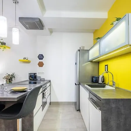 Cozy Apartment With Garden In The Castle District Boedapest Buitenkant foto