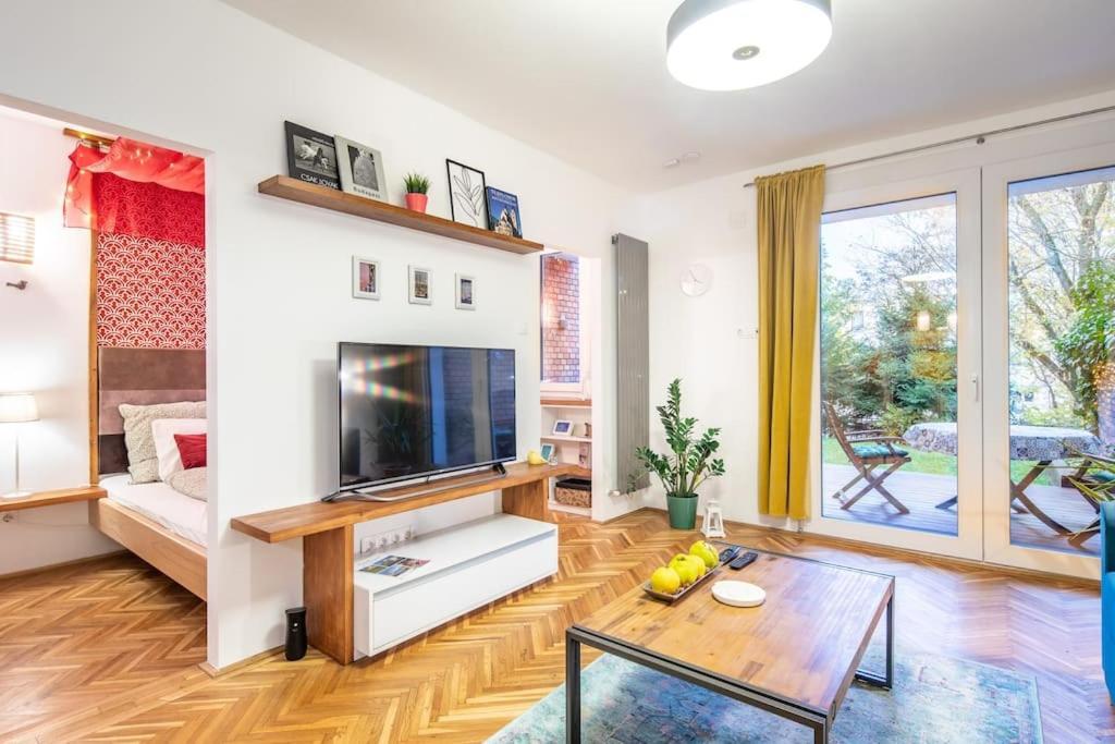Apartment Cozy With Garden In The Castle District *